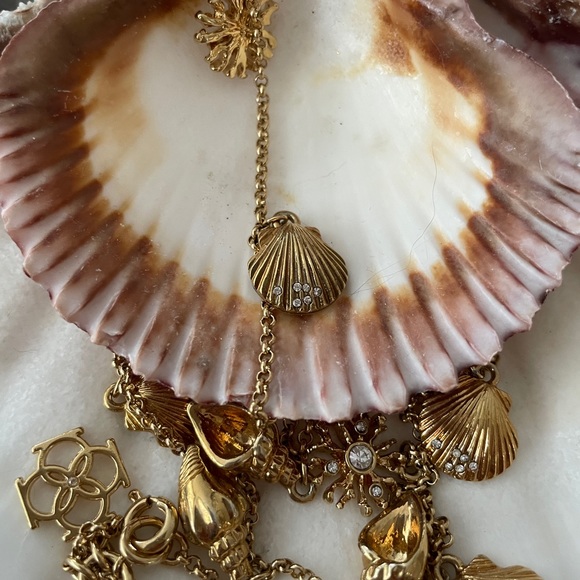 Cute seashell necklace gold tone. Loft. $15 - Picture 2 of 9